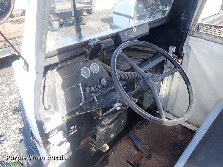 image for item GV9541 1984 Cushman 898532-8420  utility vehicle