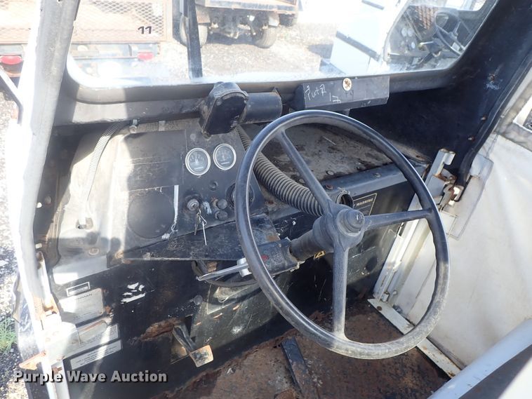 image for item GV9541 1984 Cushman 898532-8420  utility vehicle