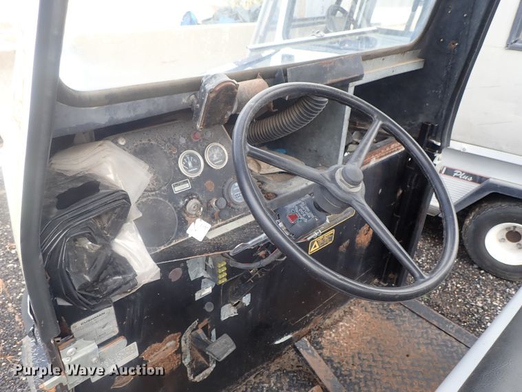 image for item GV9544 1985 Cushman 898532-8510  utility vehicle