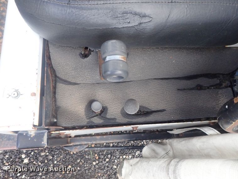 image for item GV9544 1985 Cushman 898532-8510  utility vehicle