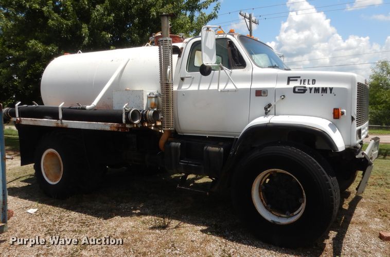 image for item HB9264 1985 GMC 7000  manure spreader truck
