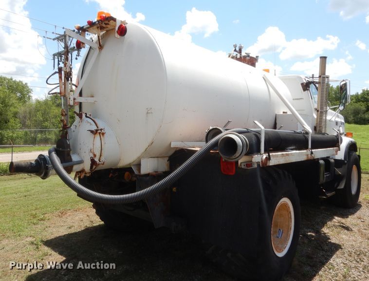 image for item HB9264 1985 GMC 7000  manure spreader truck