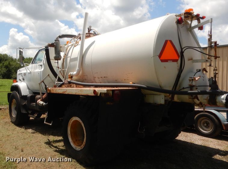 image for item HB9264 1985 GMC 7000  manure spreader truck