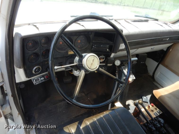 image for item HB9264 1985 GMC 7000  manure spreader truck