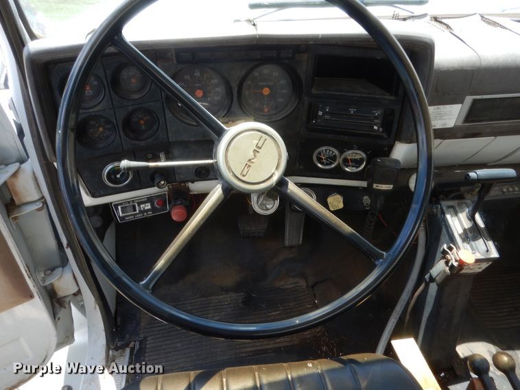 image for item HB9264 1985 GMC 7000  manure spreader truck