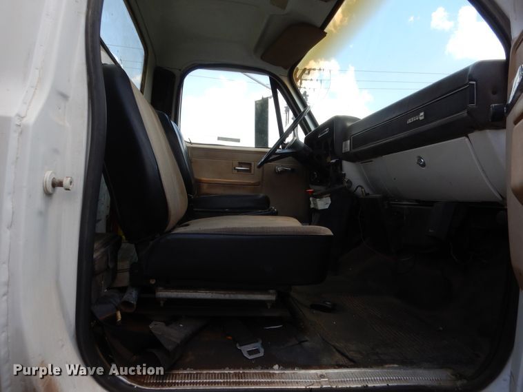 image for item HB9264 1985 GMC 7000  manure spreader truck