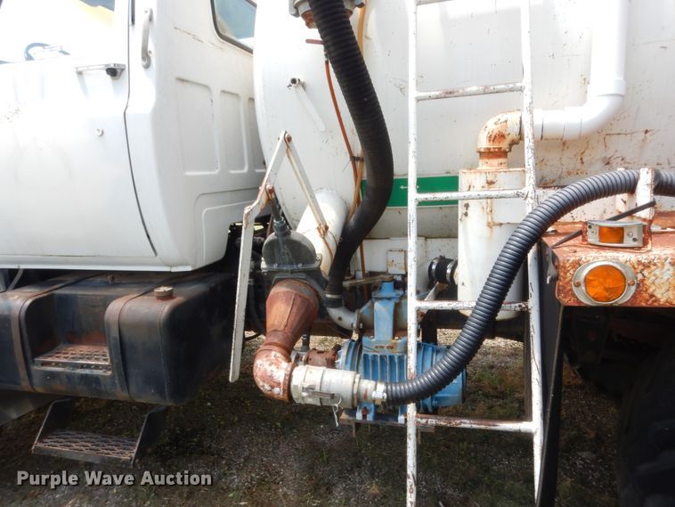 image for item HB9264 1985 GMC 7000  manure spreader truck