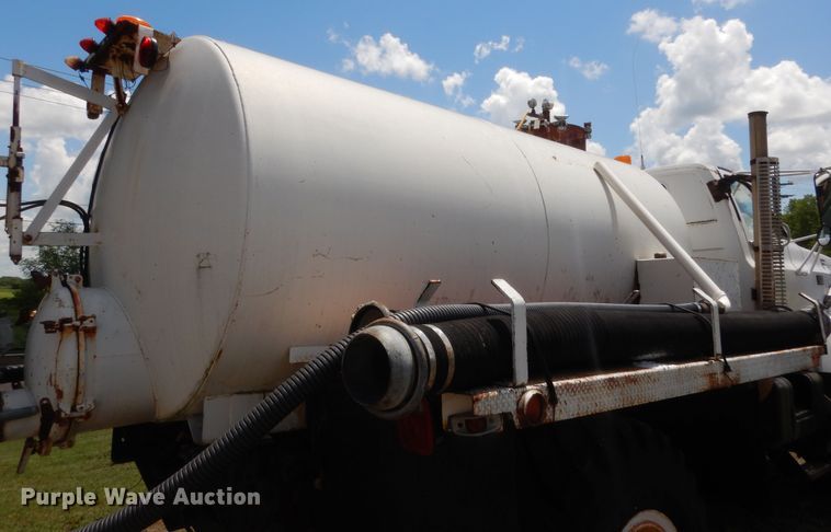 image for item HB9264 1985 GMC 7000  manure spreader truck