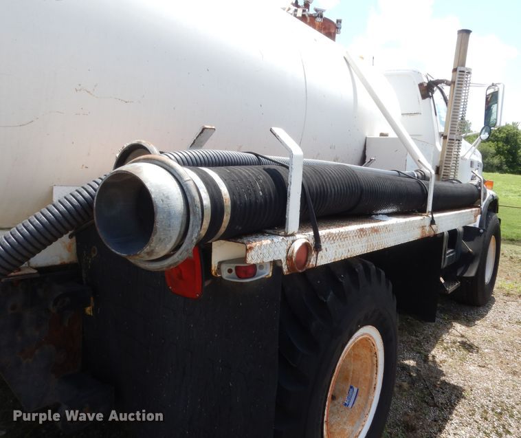 image for item HB9264 1985 GMC 7000  manure spreader truck