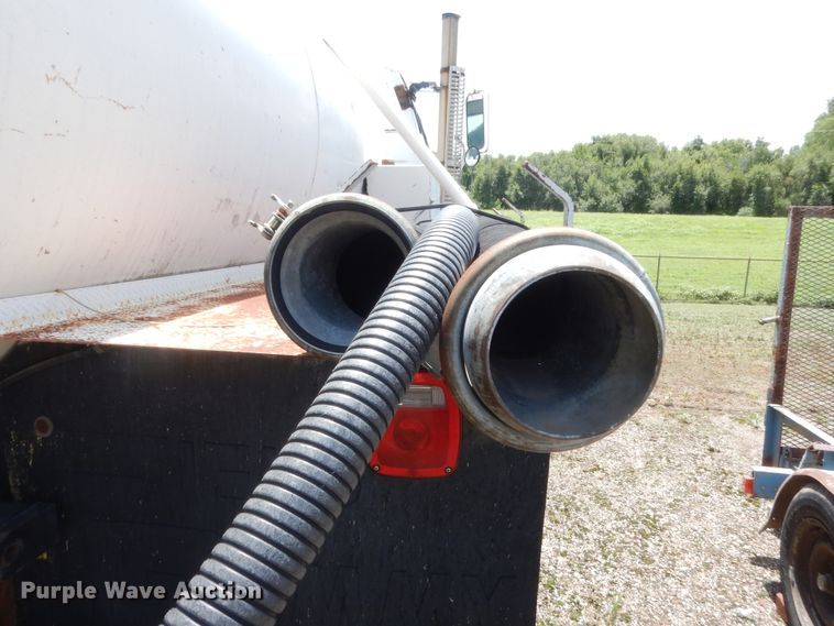 image for item HB9264 1985 GMC 7000  manure spreader truck