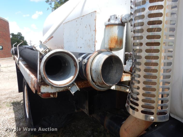 image for item HB9264 1985 GMC 7000  manure spreader truck