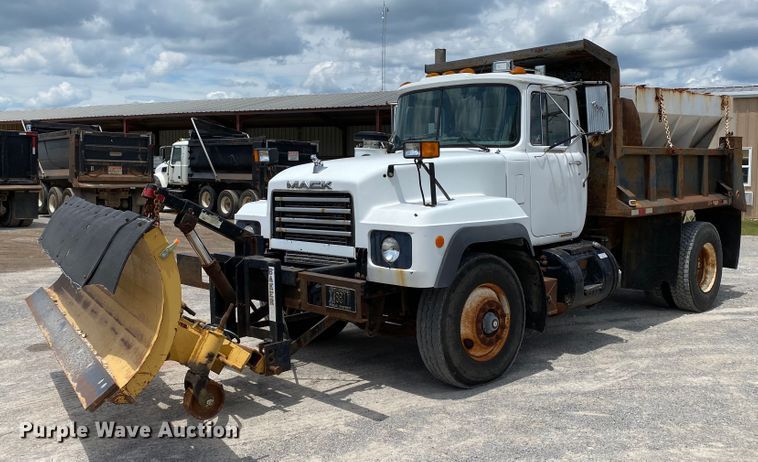 image for item HG9132 1998 Mack RD694P  dump truck