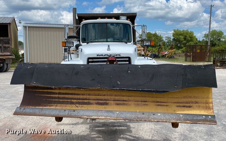 image for item HG9132 1998 Mack RD694P  dump truck