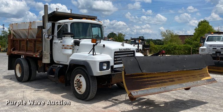 image for item HG9132 1998 Mack RD694P  dump truck