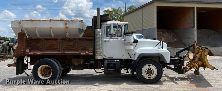 image for item HG9132 1998 Mack RD694P  dump truck
