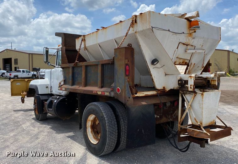 image for item HG9132 1998 Mack RD694P  dump truck