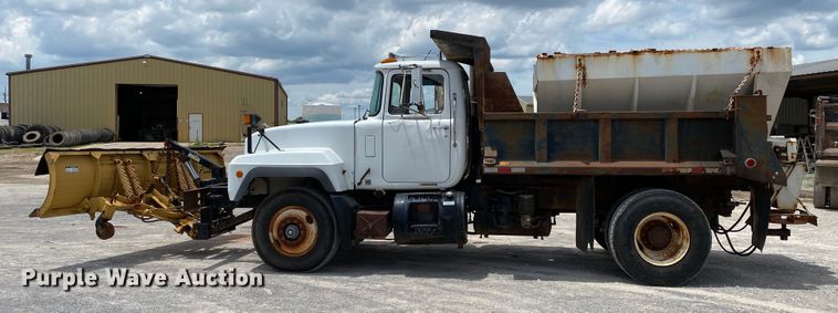 image for item HG9132 1998 Mack RD694P  dump truck