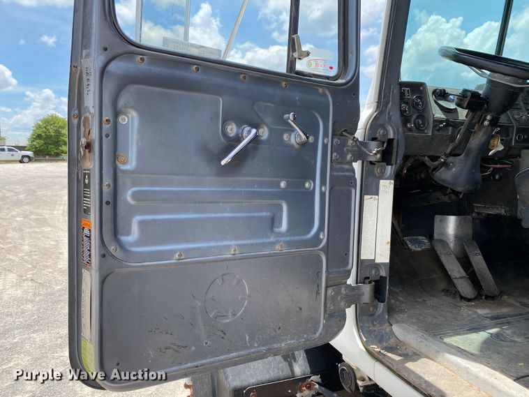 image for item HG9132 1998 Mack RD694P  dump truck