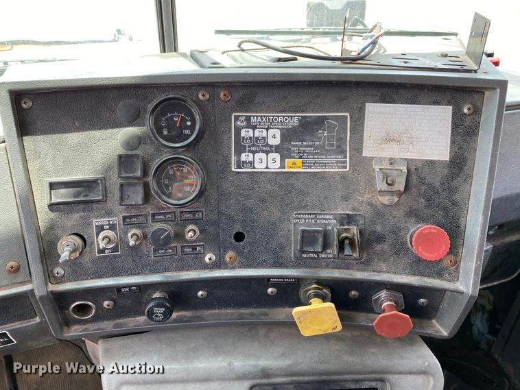 image for item HG9132 1998 Mack RD694P  dump truck