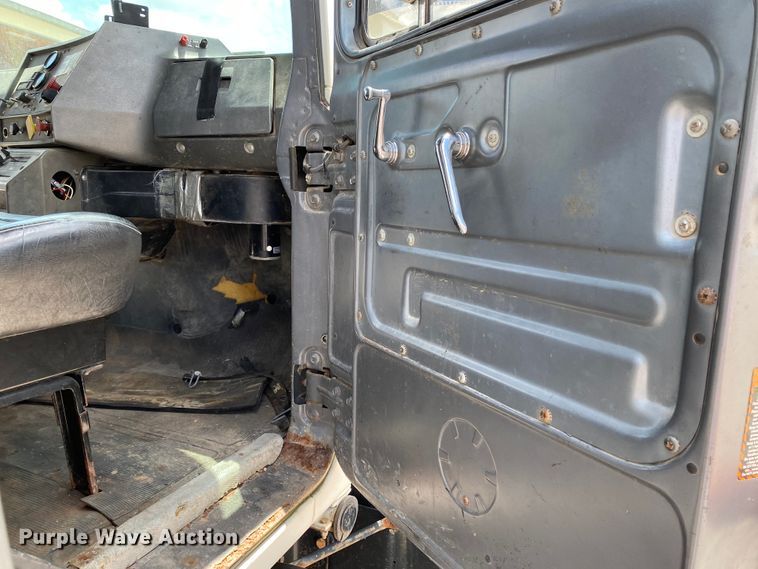 image for item HG9132 1998 Mack RD694P  dump truck