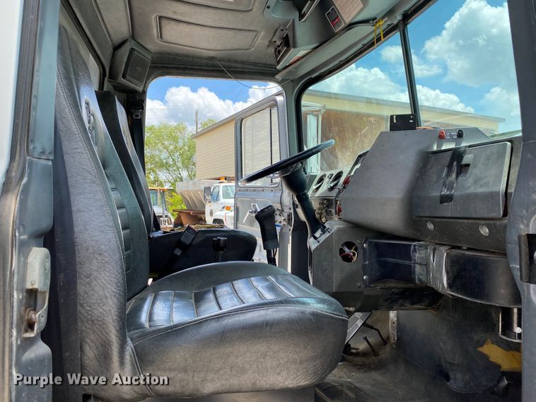 image for item HG9132 1998 Mack RD694P  dump truck