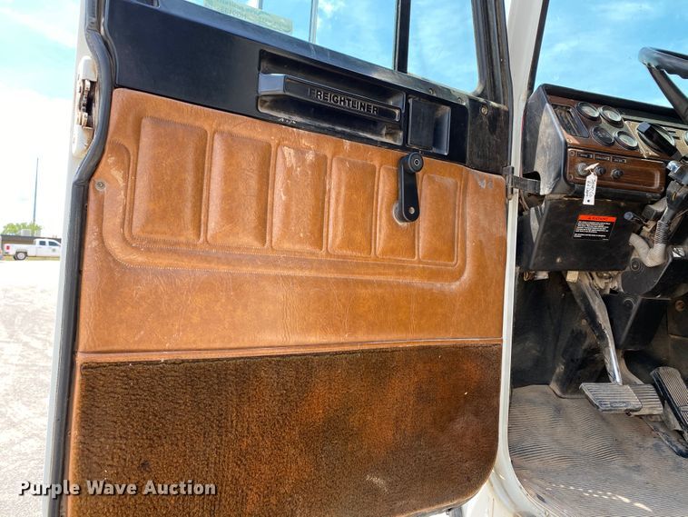 image for item HG9133 2004 Freightliner FL120  dump truck