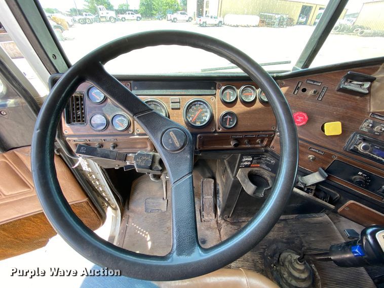 image for item HG9133 2004 Freightliner FL120  dump truck