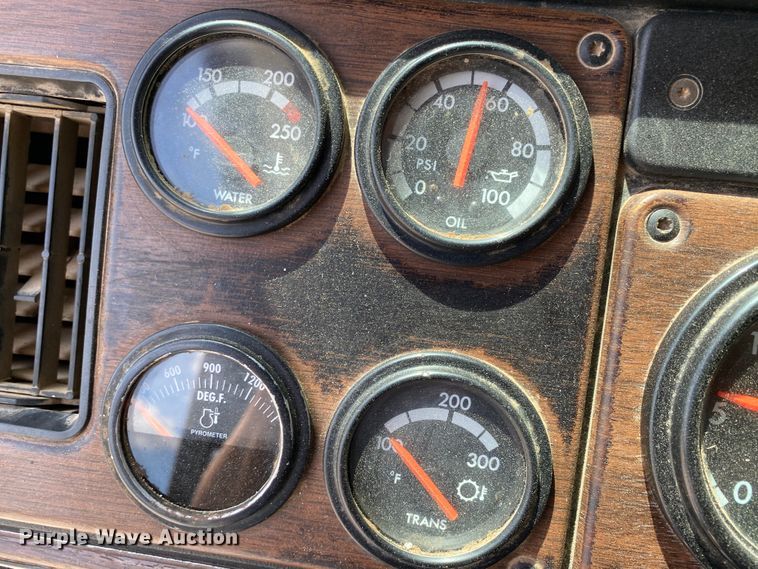 image for item HG9133 2004 Freightliner FL120  dump truck