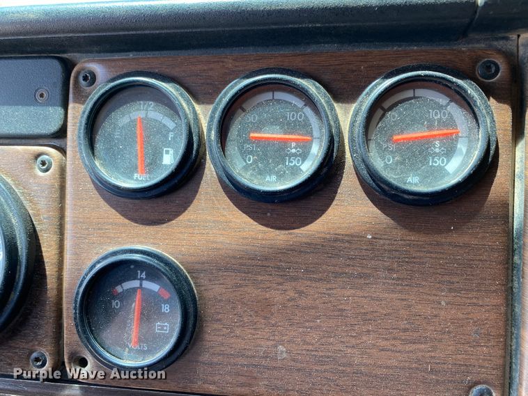 image for item HG9133 2004 Freightliner FL120  dump truck