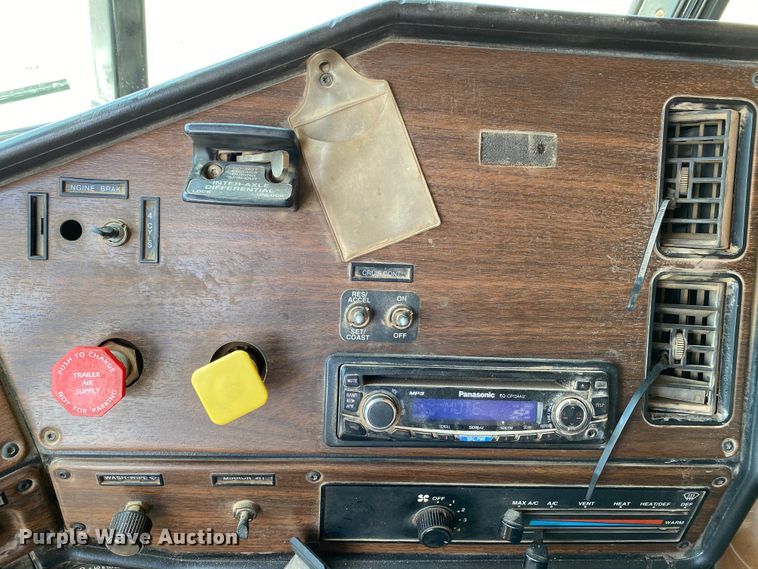 image for item HG9133 2004 Freightliner FL120  dump truck