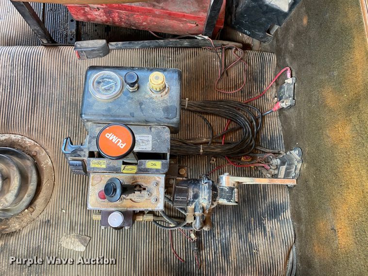 image for item HG9133 2004 Freightliner FL120  dump truck