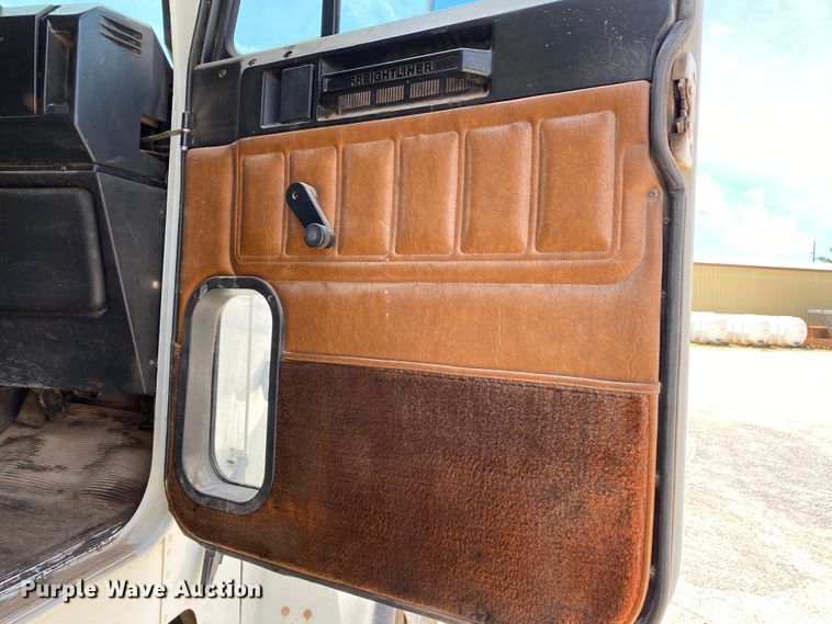 image for item HG9133 2004 Freightliner FL120  dump truck