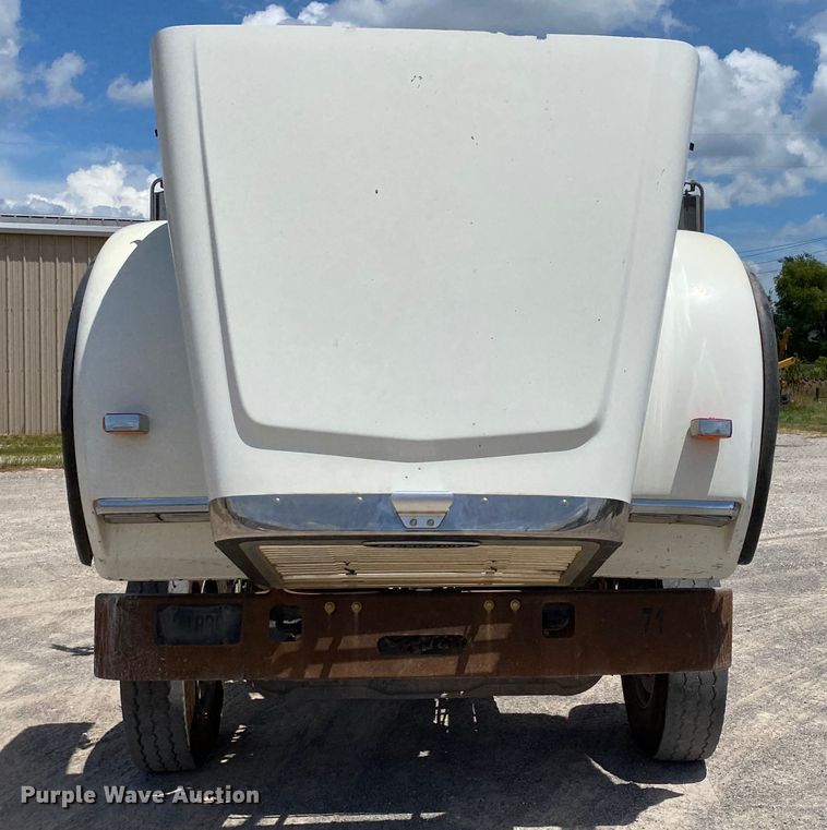 image for item HG9133 2004 Freightliner FL120  dump truck