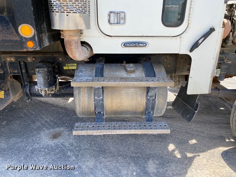 image for item HG9133 2004 Freightliner FL120  dump truck