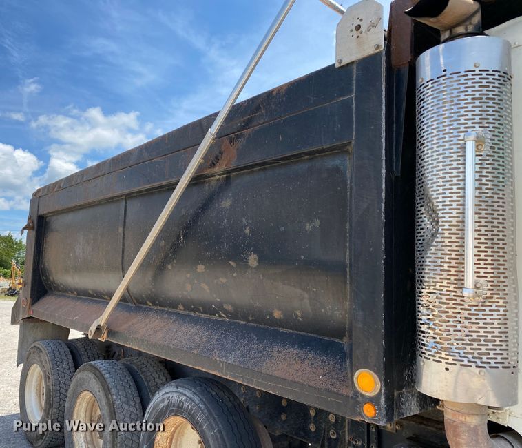 image for item HG9133 2004 Freightliner FL120  dump truck