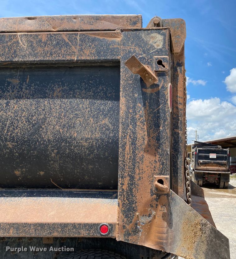 image for item HG9133 2004 Freightliner FL120  dump truck