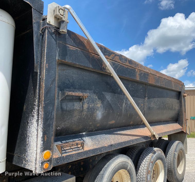 image for item HG9133 2004 Freightliner FL120  dump truck