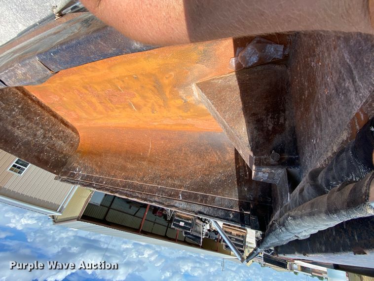 image for item HG9133 2004 Freightliner FL120  dump truck