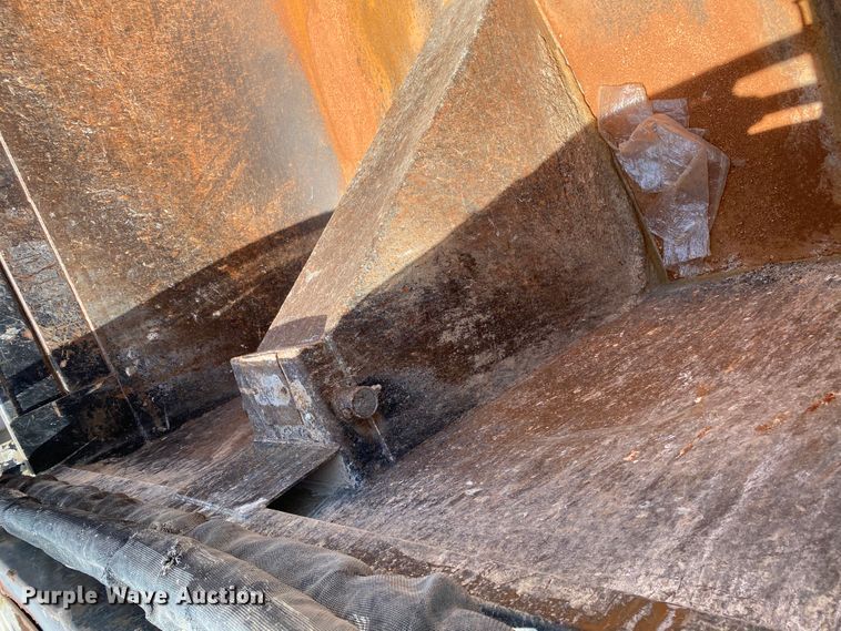 image for item HG9133 2004 Freightliner FL120  dump truck