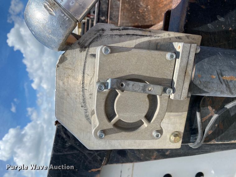 image for item HG9133 2004 Freightliner FL120  dump truck