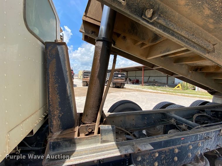 image for item HG9133 2004 Freightliner FL120  dump truck