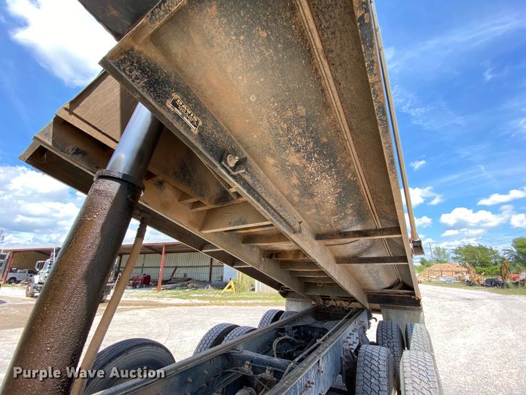 image for item HG9133 2004 Freightliner FL120  dump truck