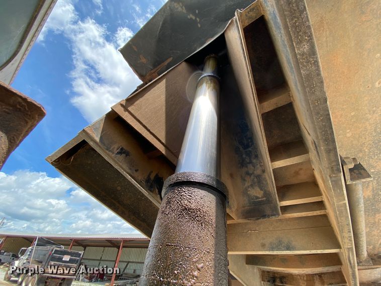 image for item HG9133 2004 Freightliner FL120  dump truck