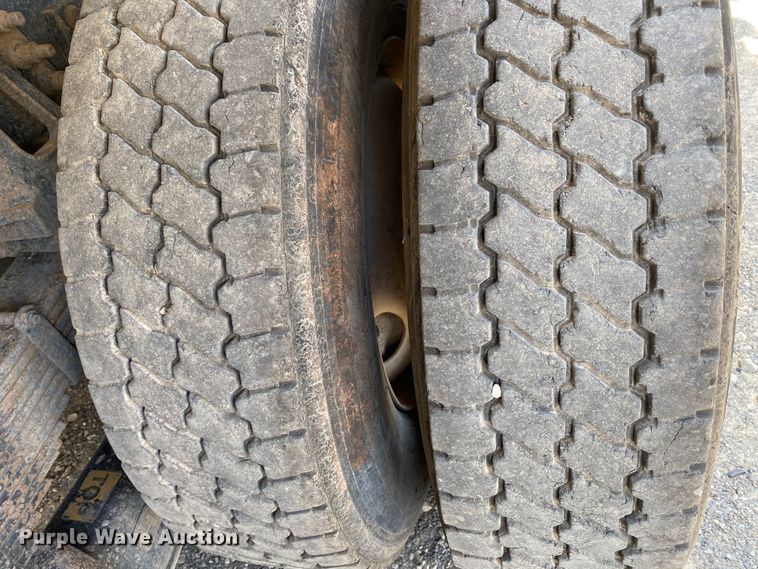 image for item HG9133 2004 Freightliner FL120  dump truck