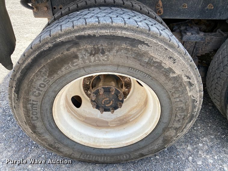 image for item HG9133 2004 Freightliner FL120  dump truck