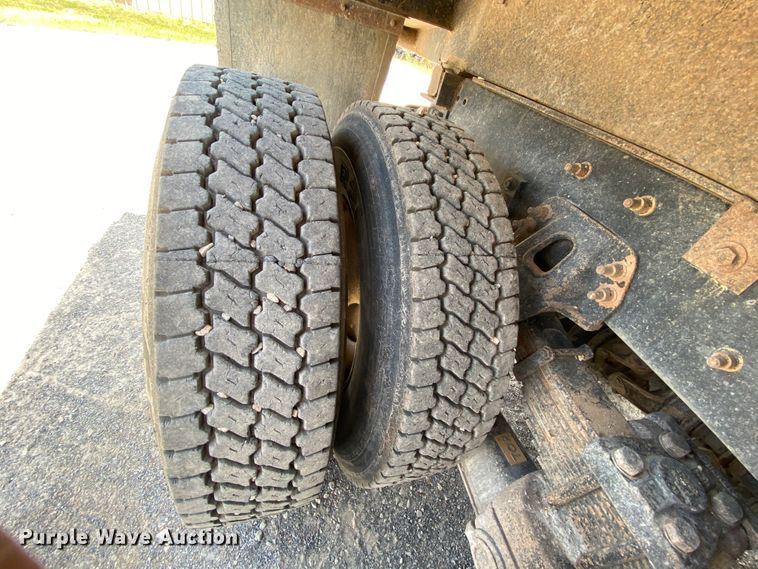 image for item HG9133 2004 Freightliner FL120  dump truck