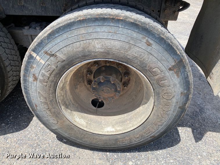 image for item HG9133 2004 Freightliner FL120  dump truck