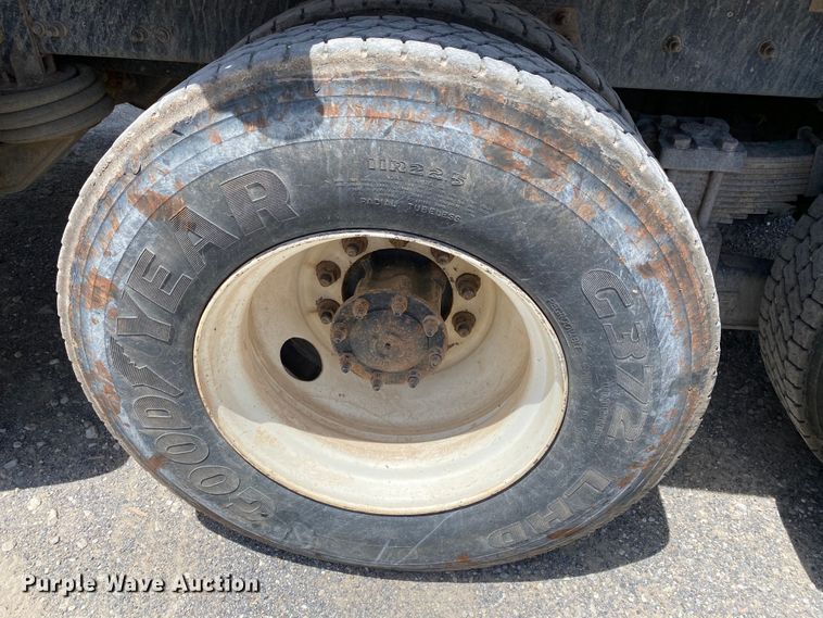 image for item HG9133 2004 Freightliner FL120  dump truck