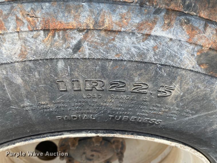 image for item HG9133 2004 Freightliner FL120  dump truck