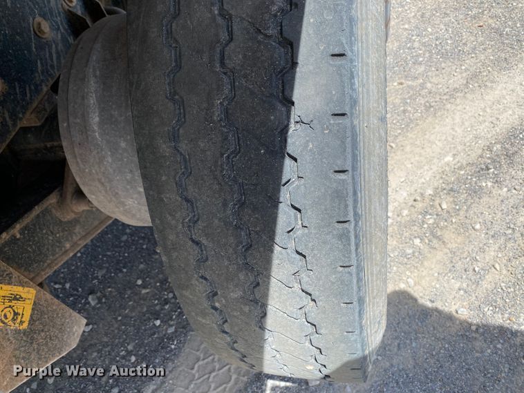 image for item HG9133 2004 Freightliner FL120  dump truck